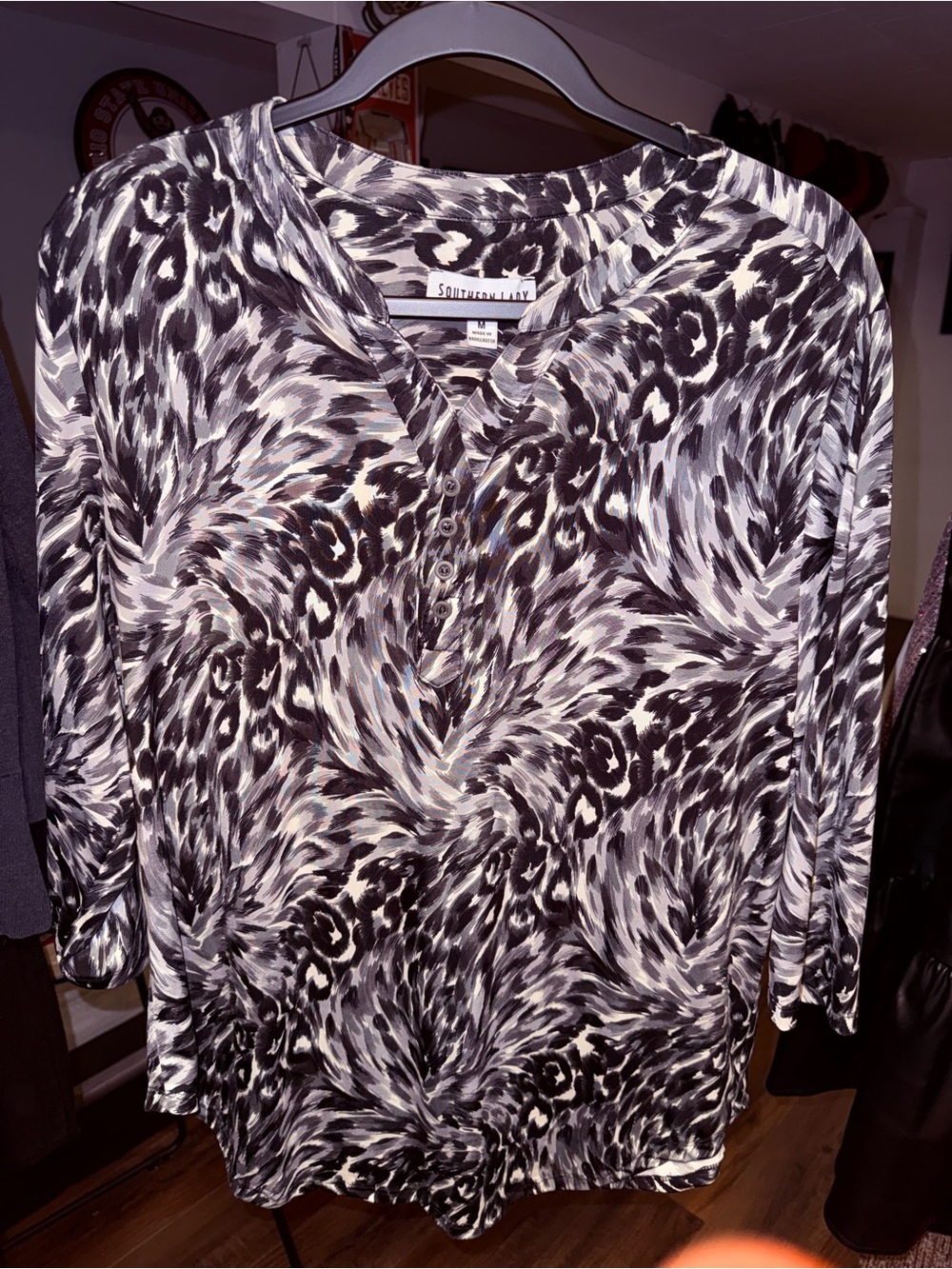 Southern Lady Animal Print Blouse Women’s Medium Black Gray 3/4 Sleeve Tunic Top